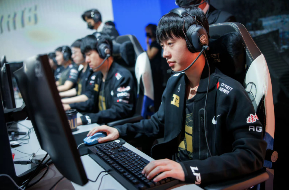 MAD力克DFM,Tarzan极限生还后反打宿敌对决半决赛,让粉丝疯狂欢呼 MAD力克DFM,Tarzan极限生还后反打宿敌对决半决赛,让粉丝疯狂欢呼