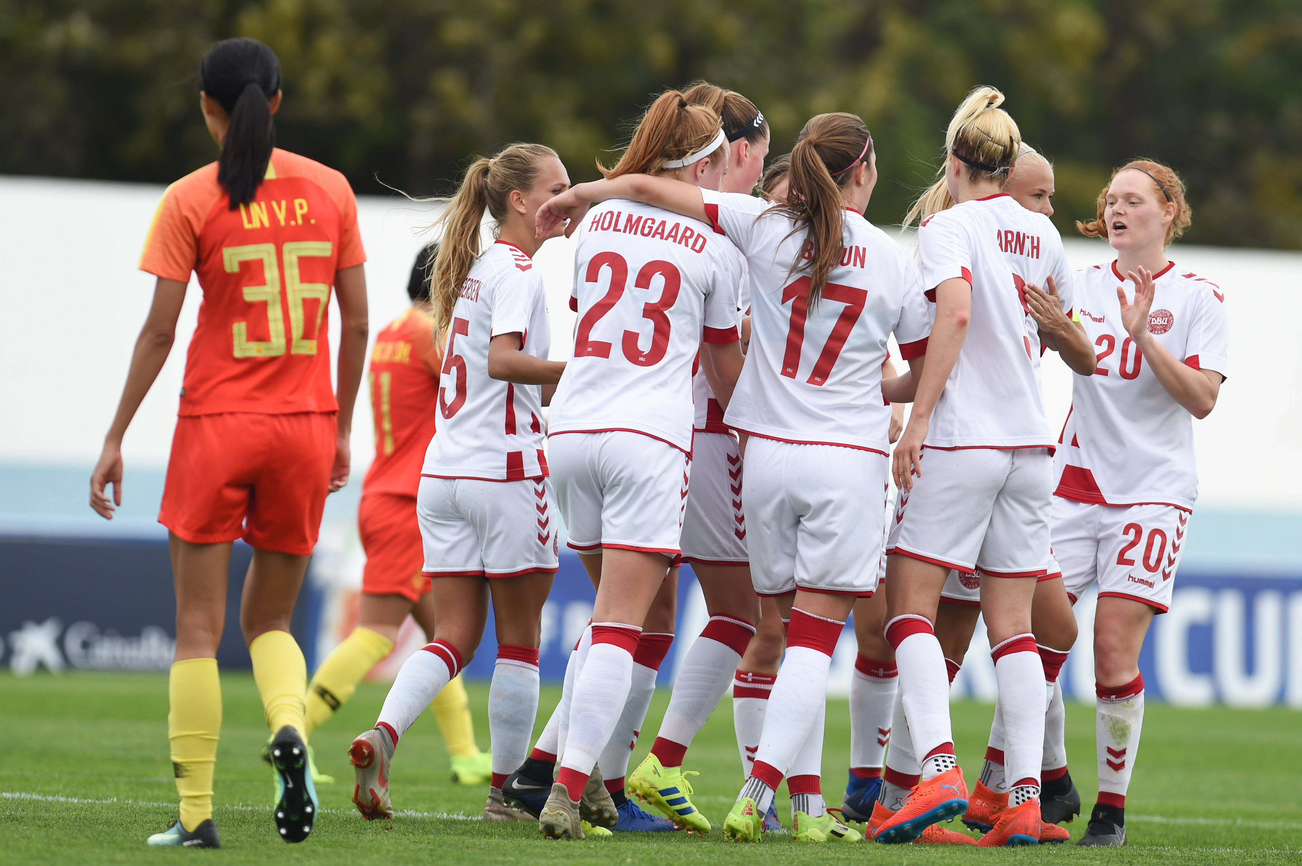 日本女足迎战英格兰,赛况激烈 日本女足迎战英格兰,赛况激烈