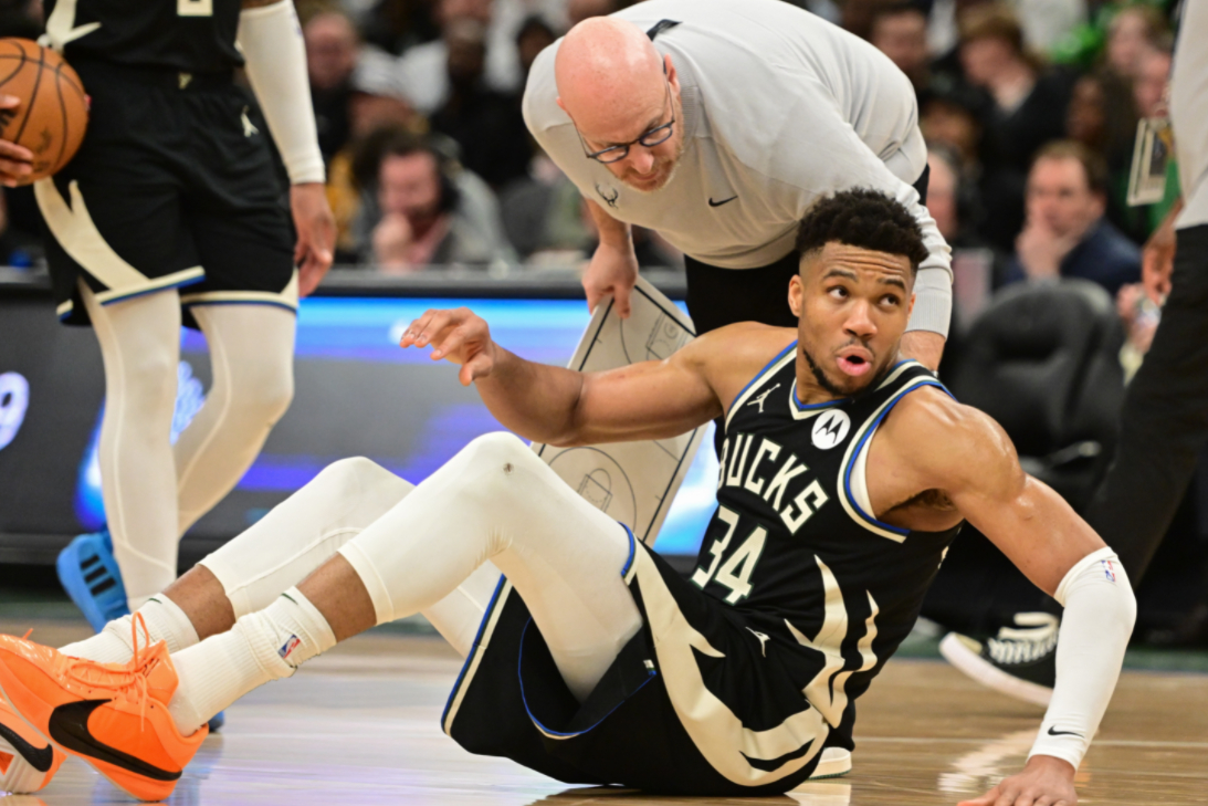 雄鹿绝杀骑士,拉文统治全场的简单介绍 雄鹿绝杀骑士,拉文统治全场的简单介绍