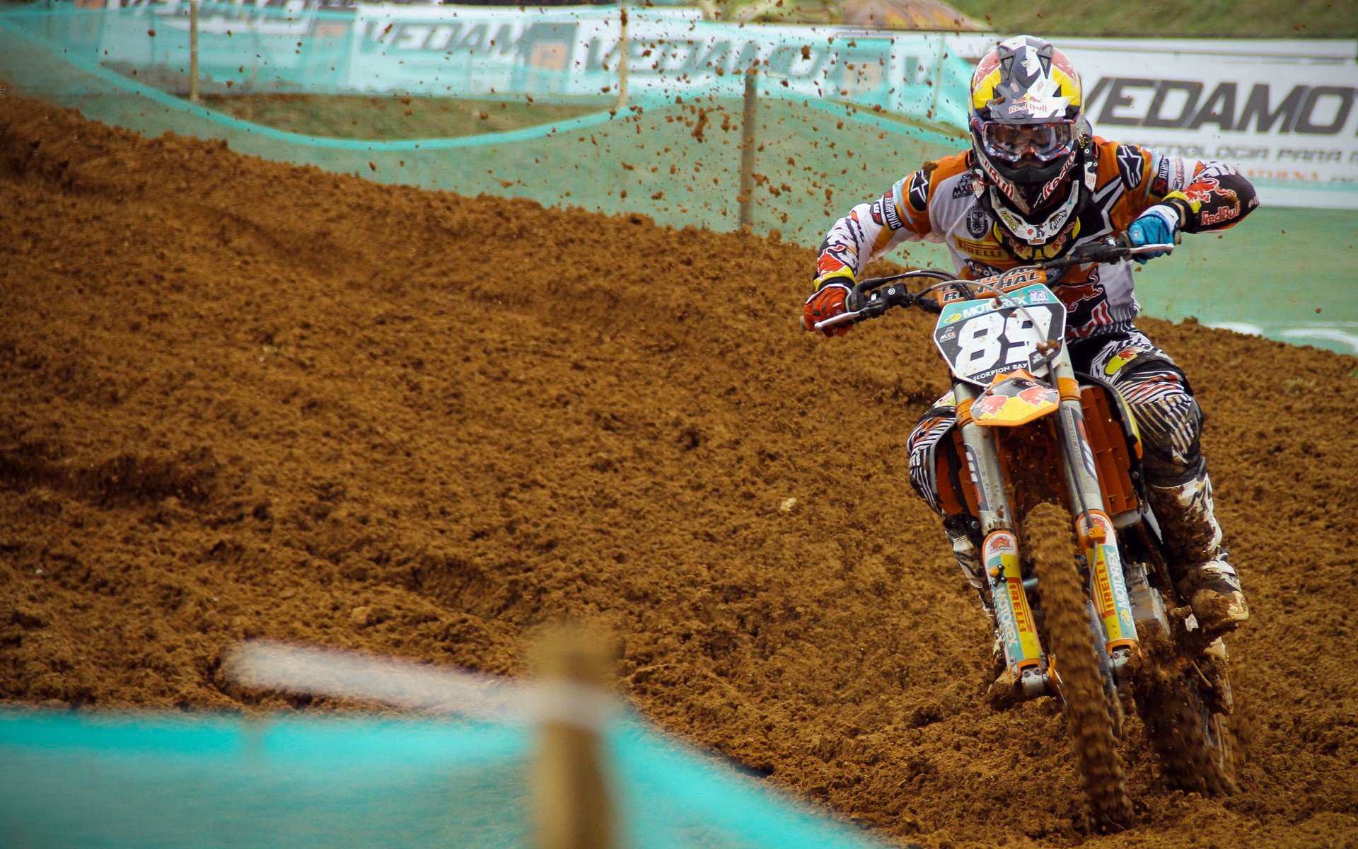 双线焦点，F1街道赛激战正酣，新西兰关键战突围牙买加