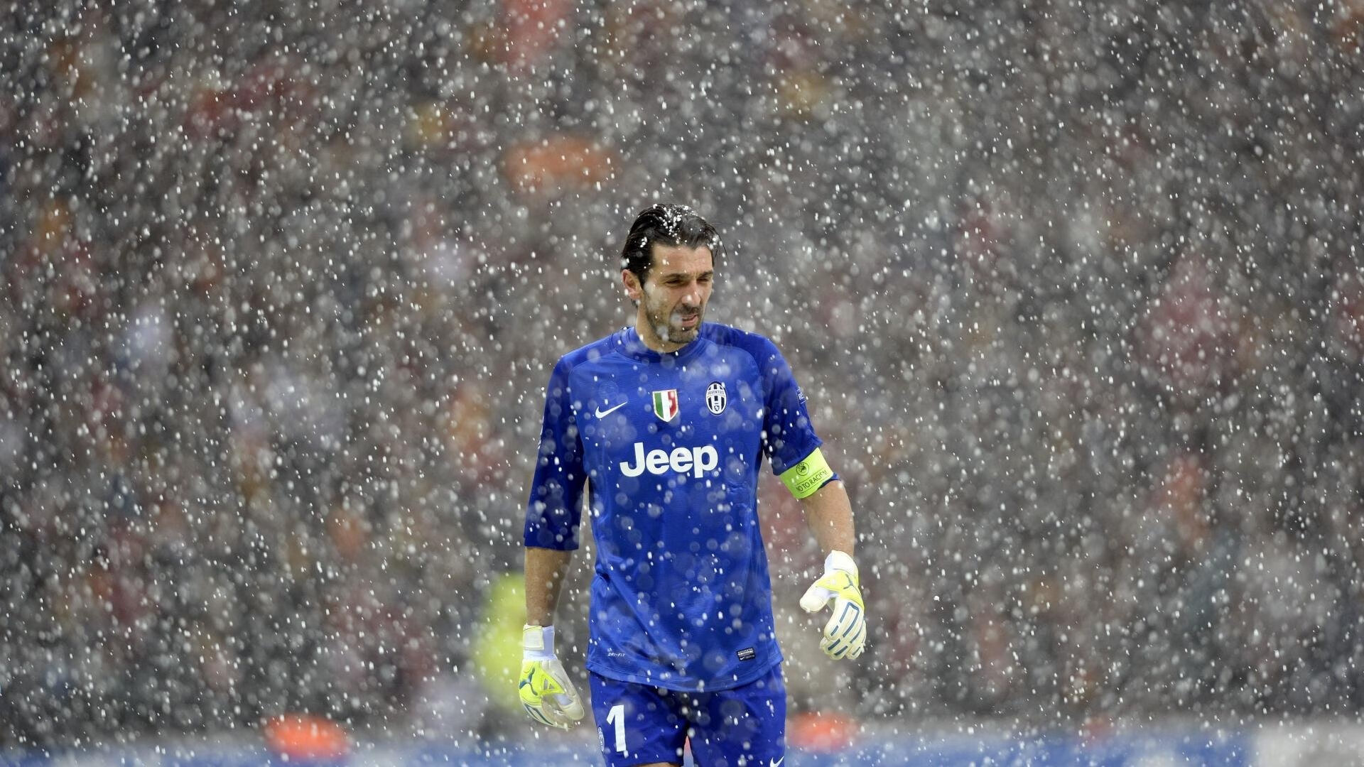 冷门与热夜，足球的意外与必然